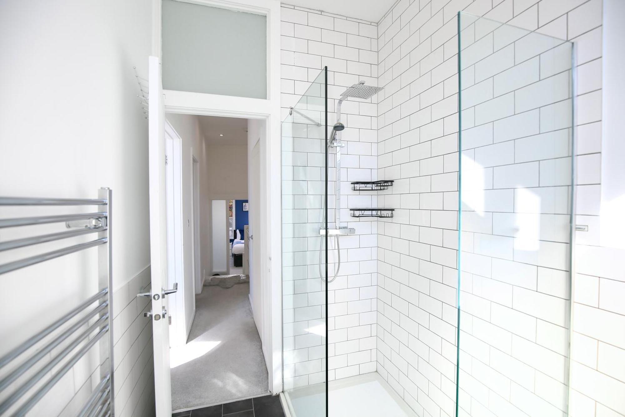 Three Bedroom House By Peacegrove Homes Short Lets & Serviced Accommodation Brighton With Free Wifi & Pet Friendly 外观 照片