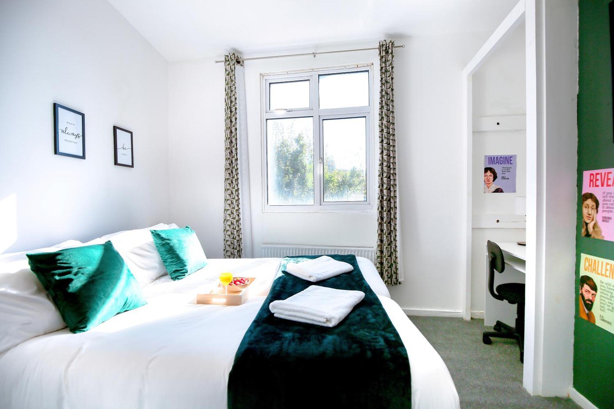 Three Bedroom House By Peacegrove Homes Short Lets & Serviced Accommodation Brighton With Free Wifi & Pet Friendly 外观 照片